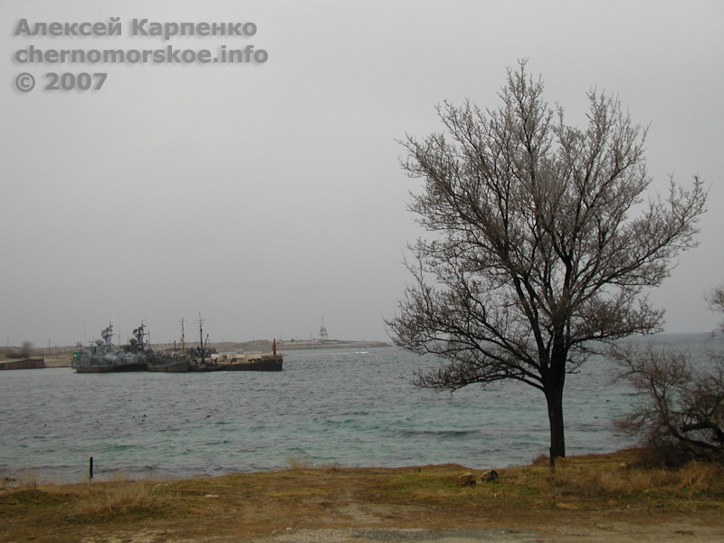 поселок Черноморское, Крым — Вечерняя карусель 100 метров от моря